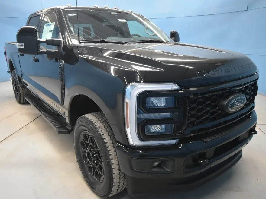 2025 Ford F-250 Lariat photo 1