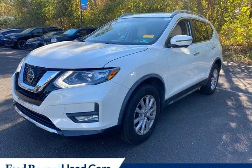 2018 Nissan Rogue SV photo 1