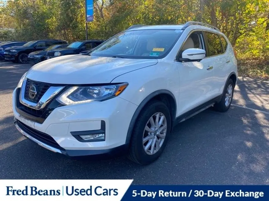 2018 Nissan Rogue SV photo 1