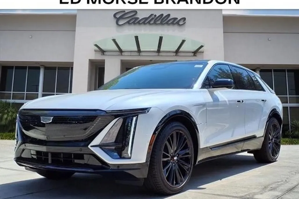 2025 Cadillac Lyriq Sport photo 1