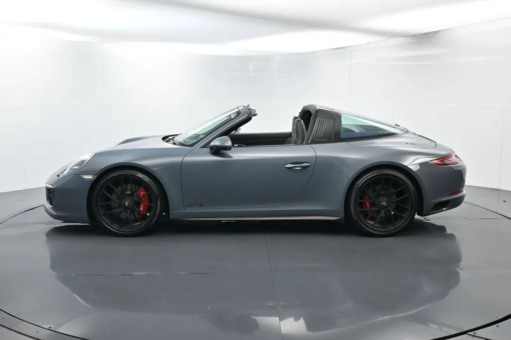 2018 Porsche 911 Targa 4 GTS photo 1