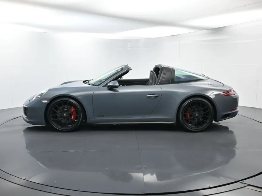 2018 Porsche 911 Targa 4 GTS photo 1