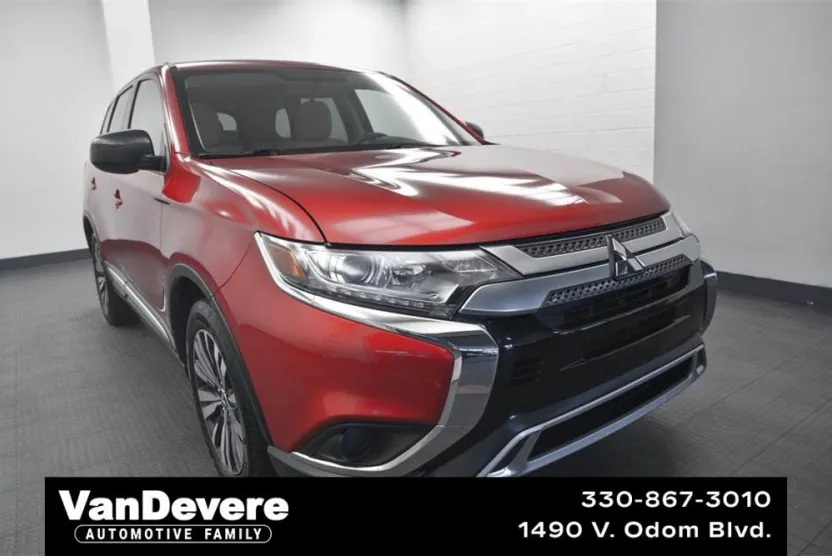 2019 Mitsubishi Outlander ES photo 1