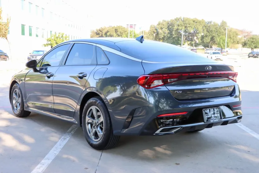 2021 Kia K5 LXS photo 1