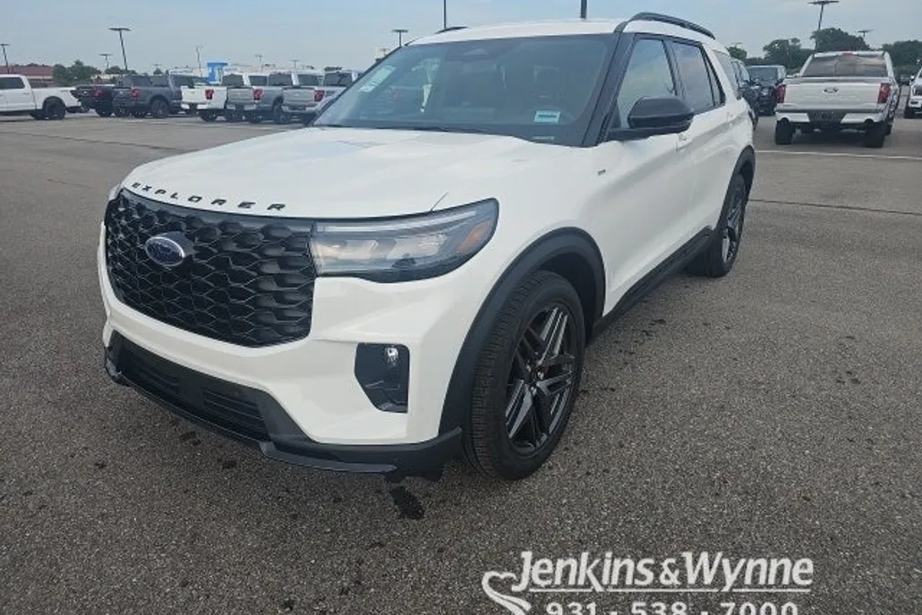 2025 Ford Explorer ST-Line photo 1
