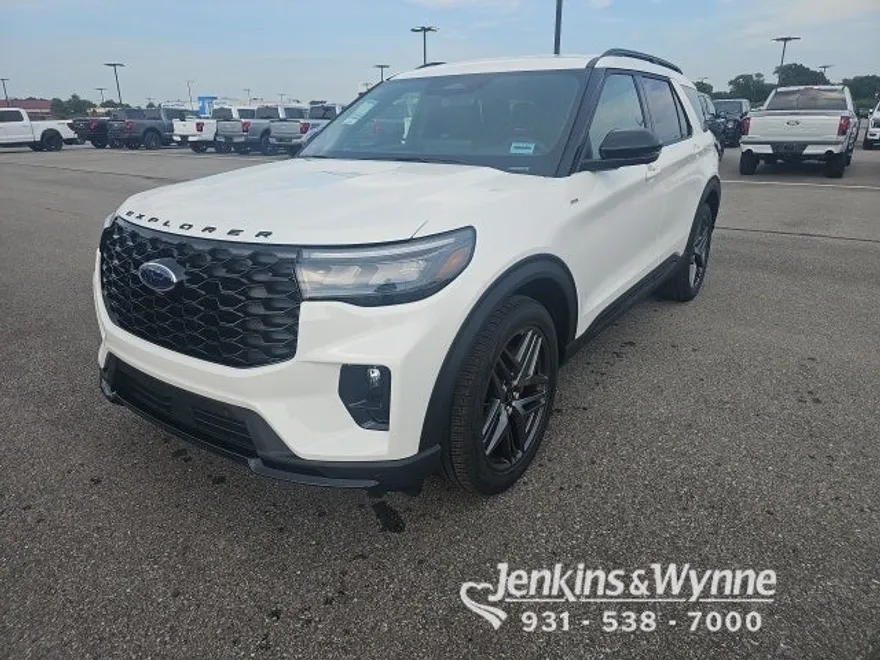 2025 Ford Explorer ST-Line photo 1