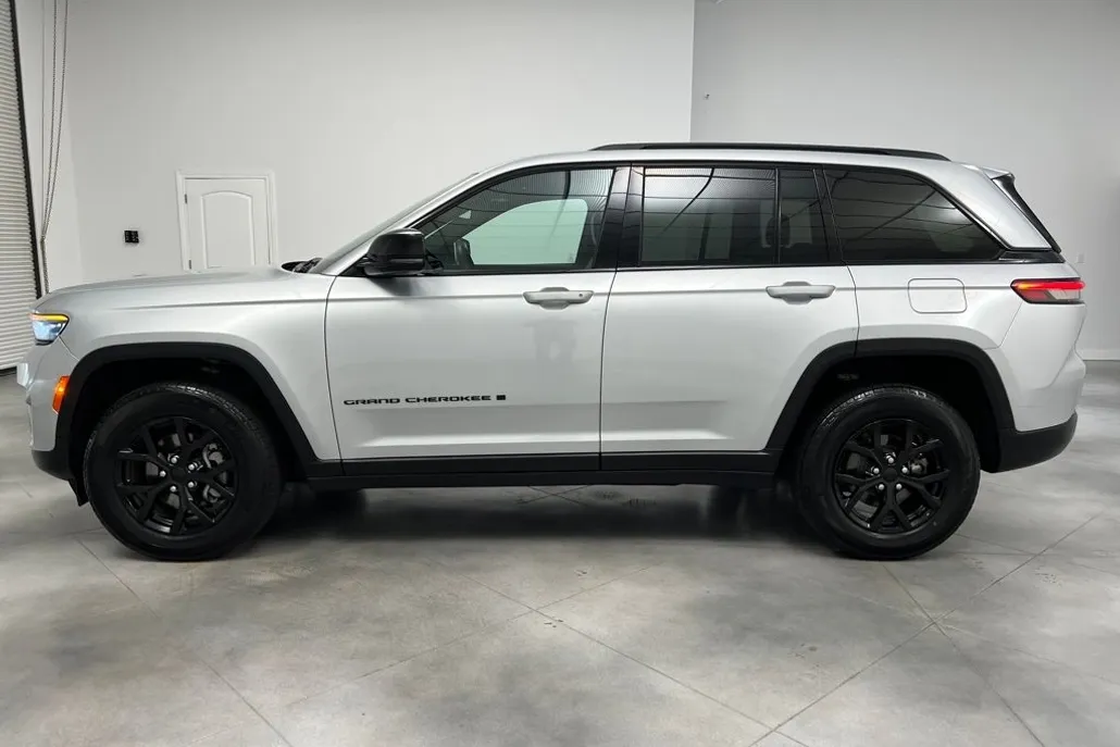 2024 Jeep Grand Cherokee Altitude X photo 1