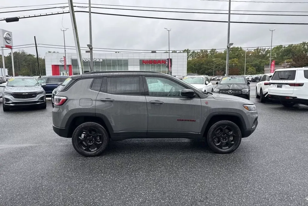 2024 Jeep Compass Trailhawk photo 1