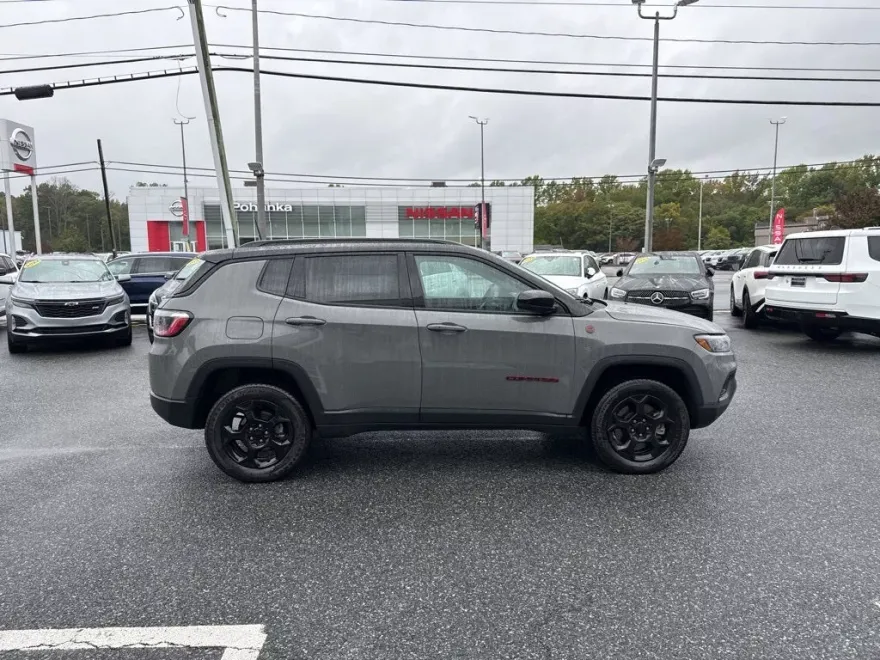 2024 Jeep Compass Trailhawk photo 1