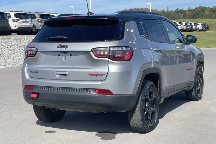 2024 Jeep Compass Trailhawk photo 1