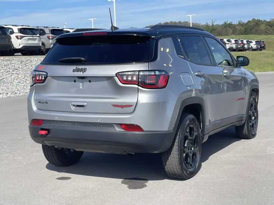 2024 Jeep Compass Trailhawk photo 1