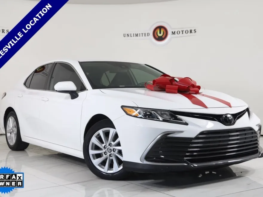 2022 Toyota Camry LE photo 1