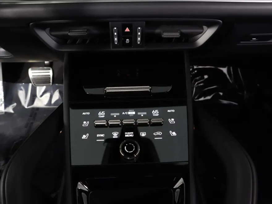 2025 Porsche Cayenne Turbo E-Hybrid photo 14