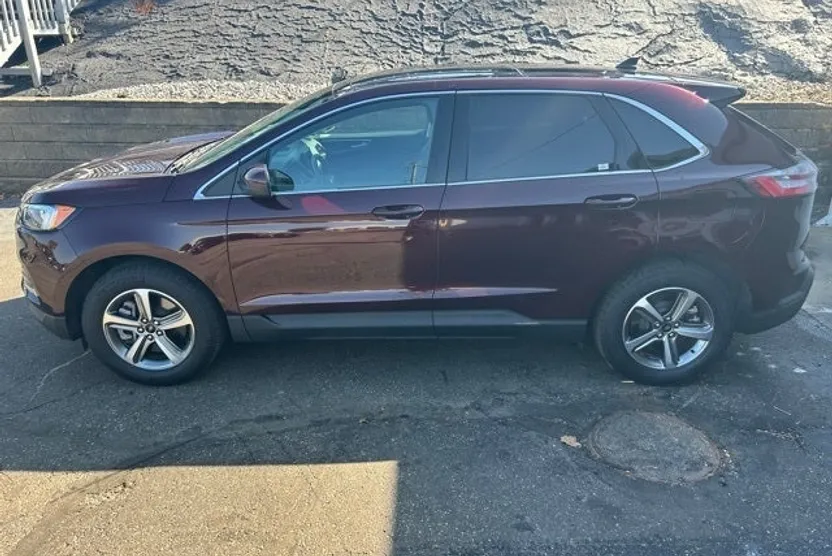 2024 Ford Edge SEL photo 1