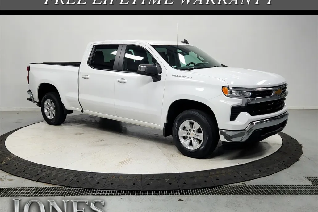 2024 Chevrolet Silverado 1500 LT photo 1