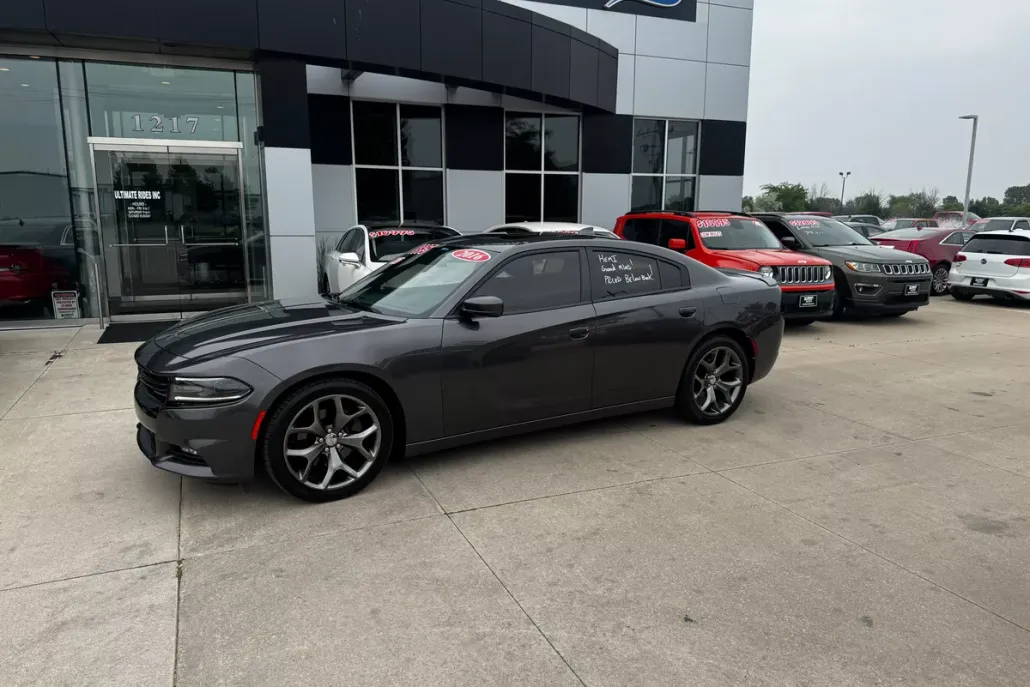 2016 Dodge Charger R/T photo 1