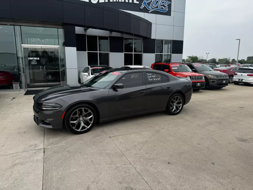 2016 Dodge Charger R/T photo 1