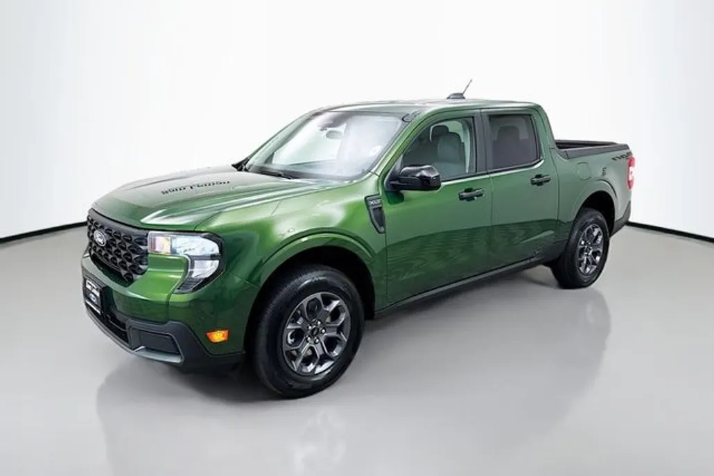 2025 Ford Maverick XLT photo 1