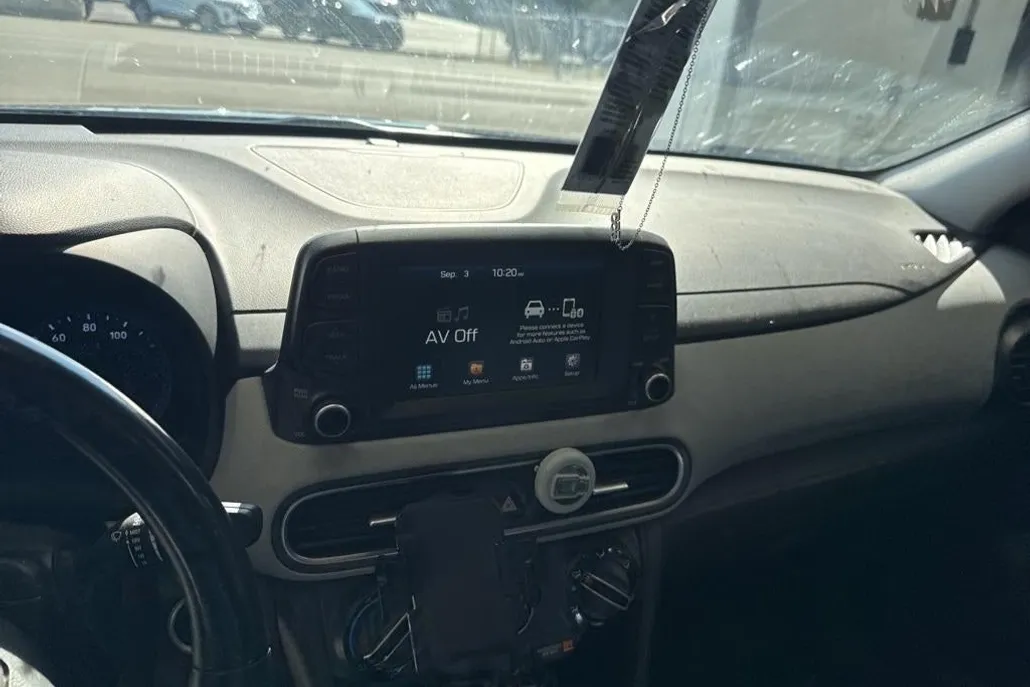 2021 Hyundai Kona SEL photo 1