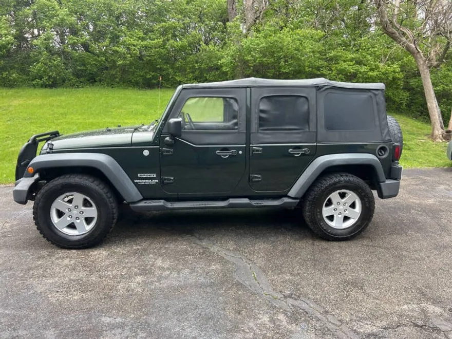 2010 Jeep Wrangler Unlimited Sport photo 1