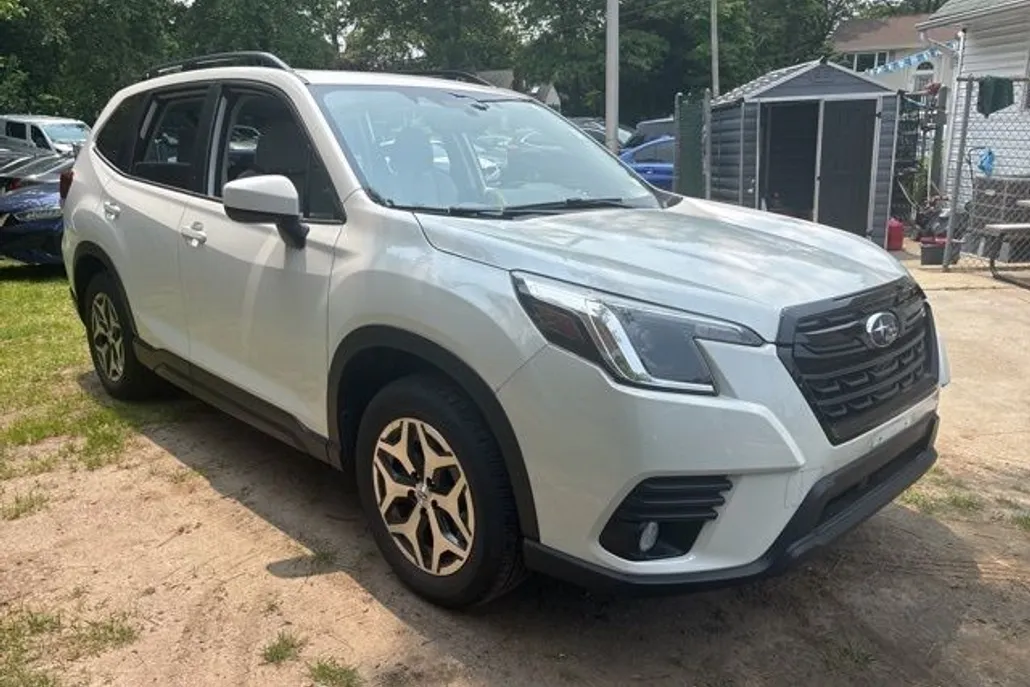 2022 Subaru Forester Premium photo 1
