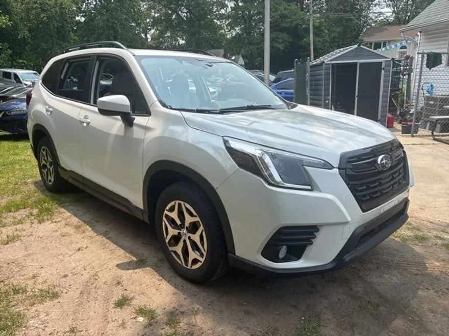 2022 Subaru Forester Premium photo 1