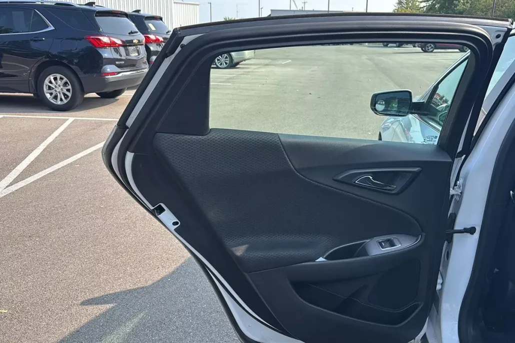2023 Chevrolet Malibu 1LT photo 1