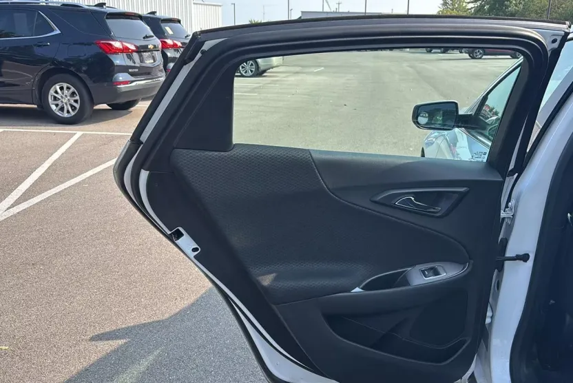 2023 Chevrolet Malibu 1LT photo 1
