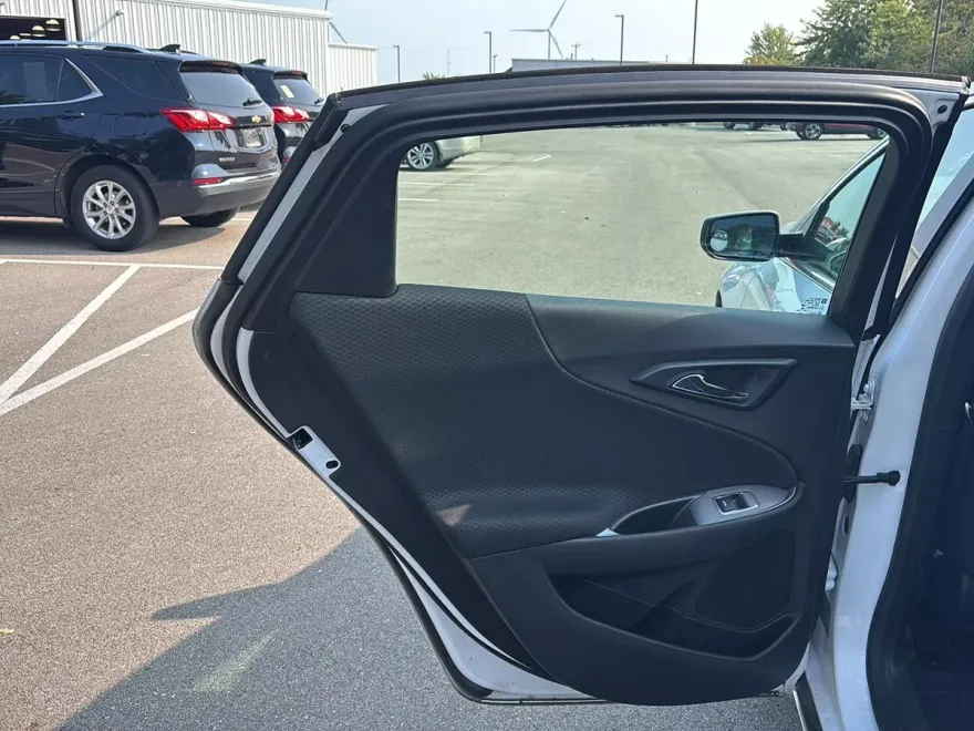 2023 Chevrolet Malibu 1LT photo 1