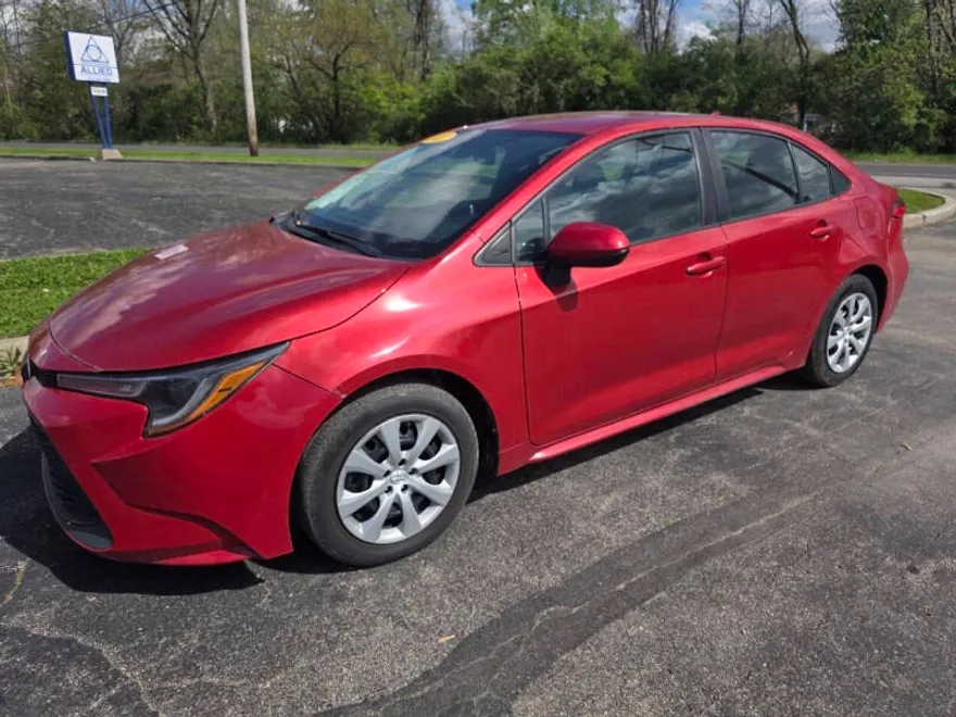2021 Toyota Corolla LE photo 1