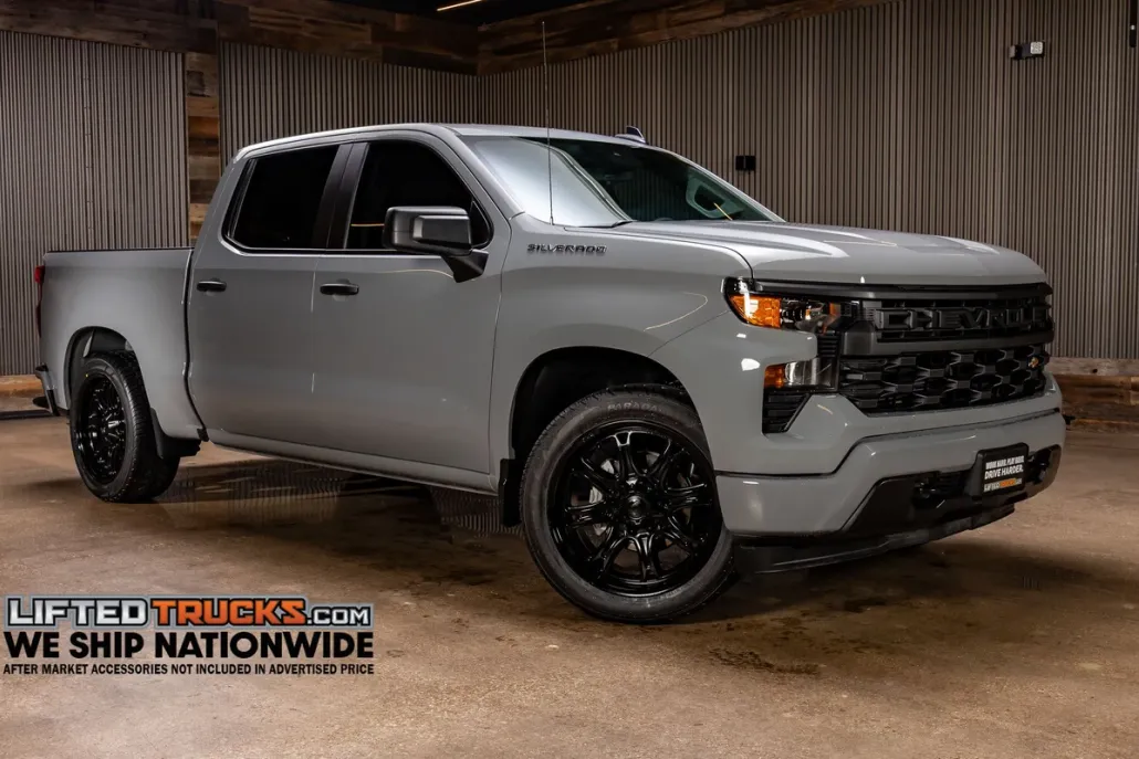2024 Chevrolet Silverado 1500 Custom photo 1