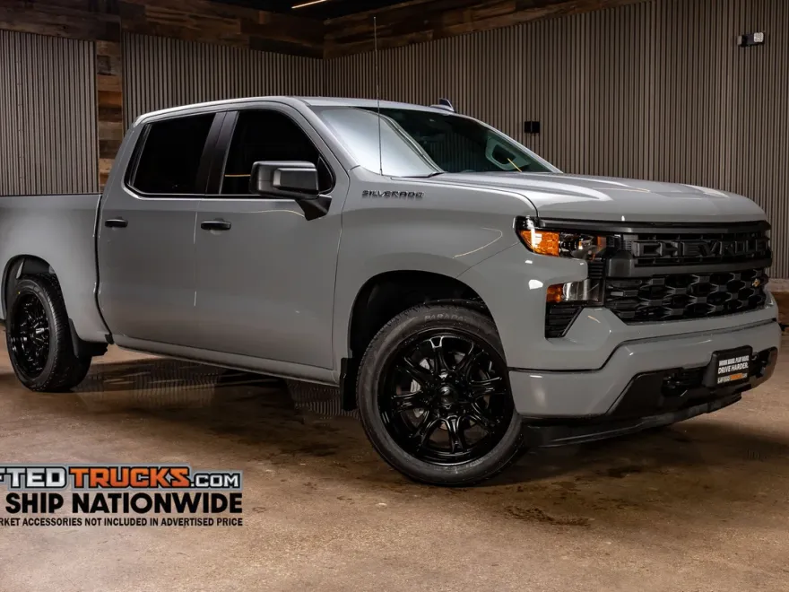 2024 Chevrolet Silverado 1500 Custom photo 1