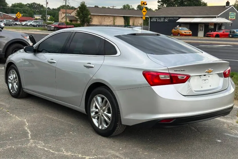 2018 Chevrolet Malibu photo 1