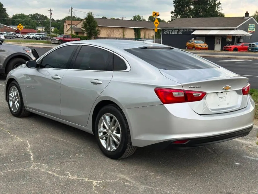 2018 Chevrolet Malibu photo 1