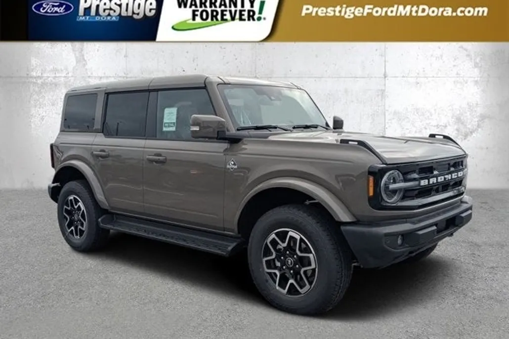 2025 Ford Bronco Outer Banks photo 1