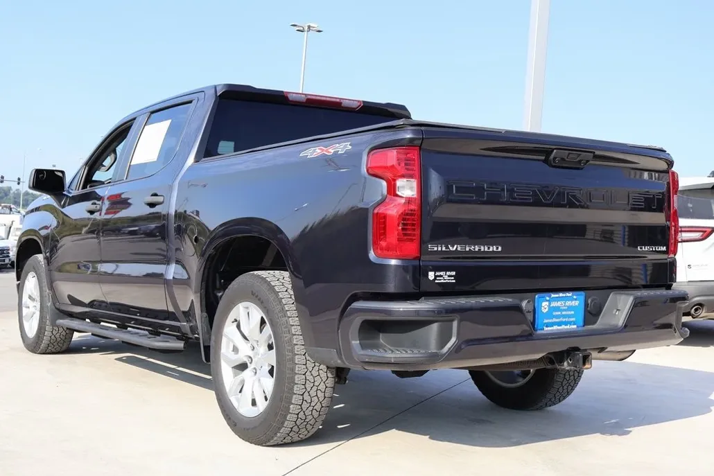 2022 Chevrolet Silverado 1500 Custom photo 1