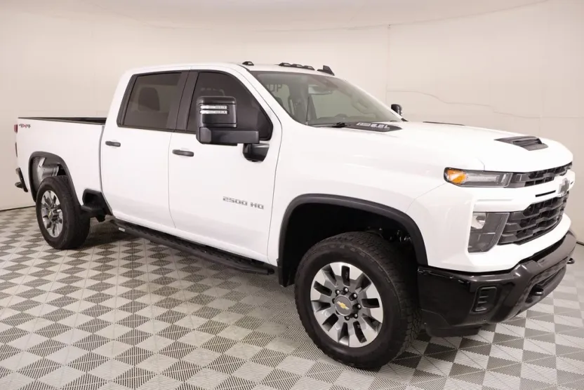 2024 Chevrolet Silverado 2500HD Custom photo 1