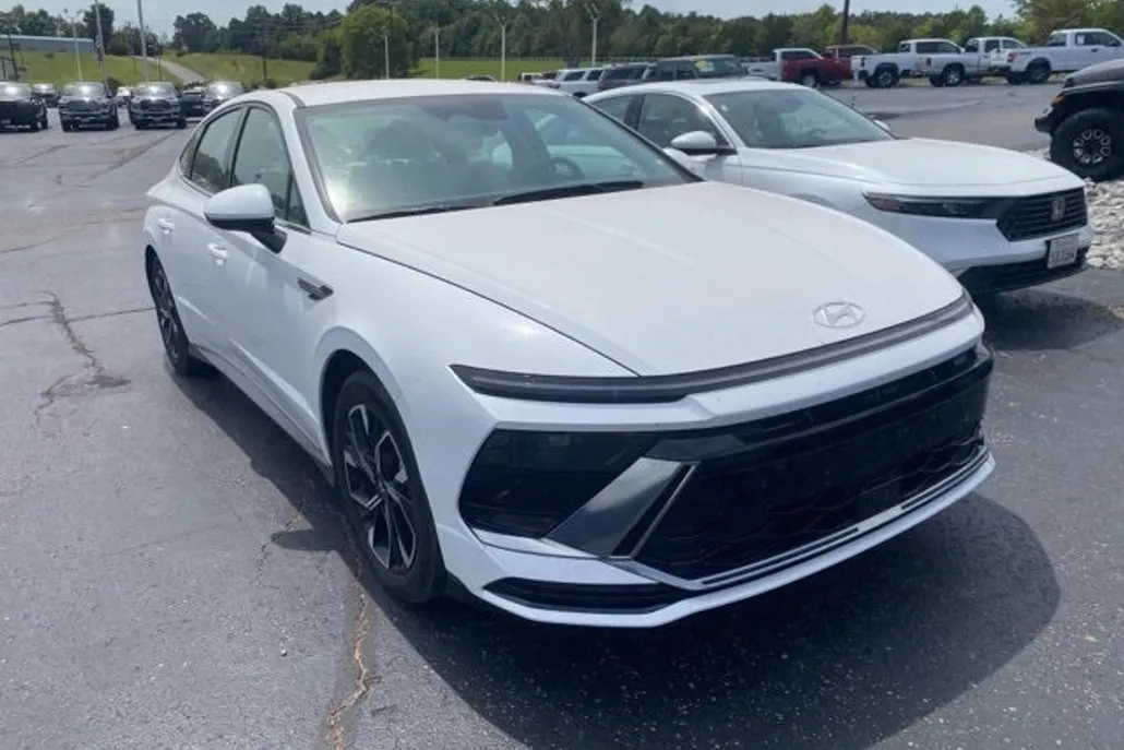 2024 Hyundai Sonata SEL photo 1