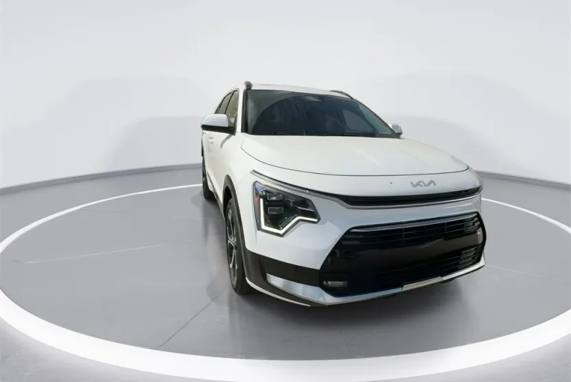 2025 Kia Niro SX Touring photo 1