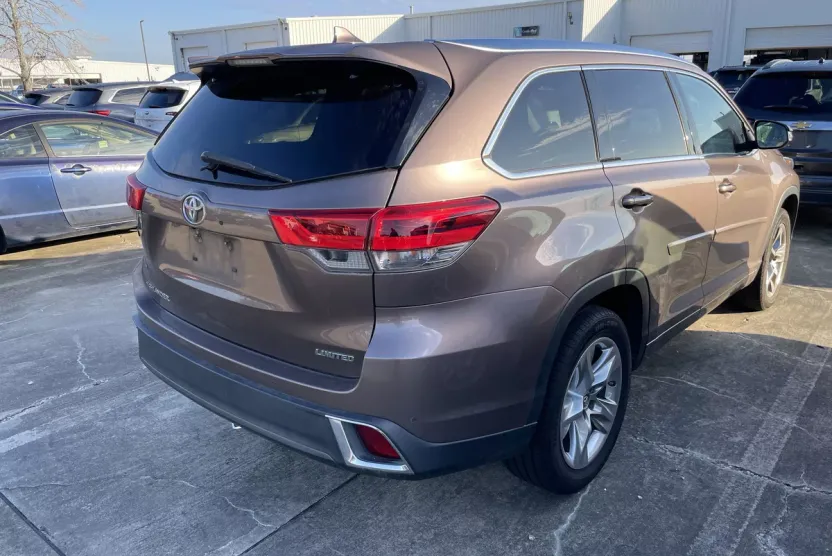 2018 Toyota Highlander Limited photo 1