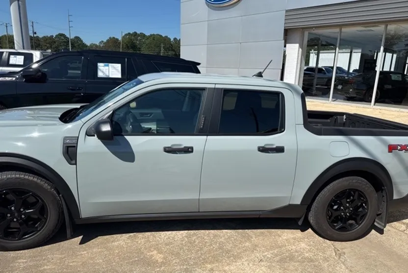 2023 Ford Maverick XLT photo 1