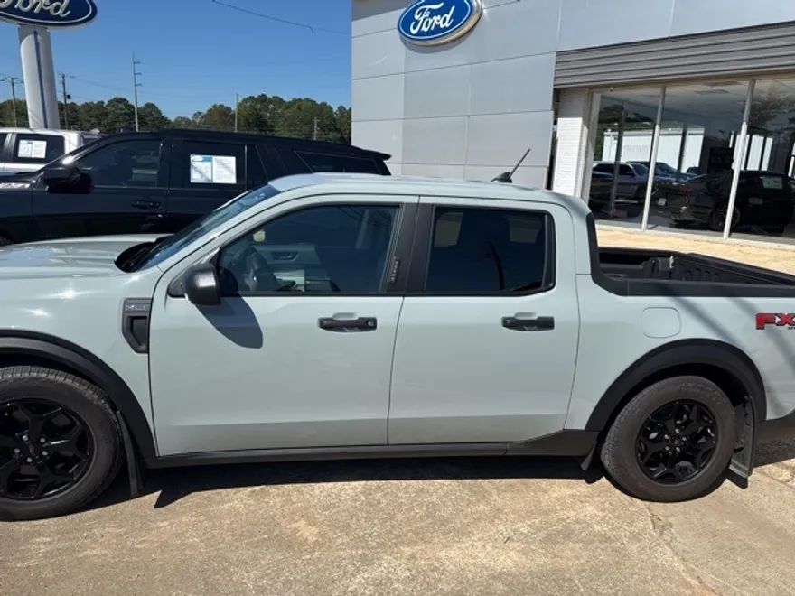 2023 Ford Maverick XLT photo 1