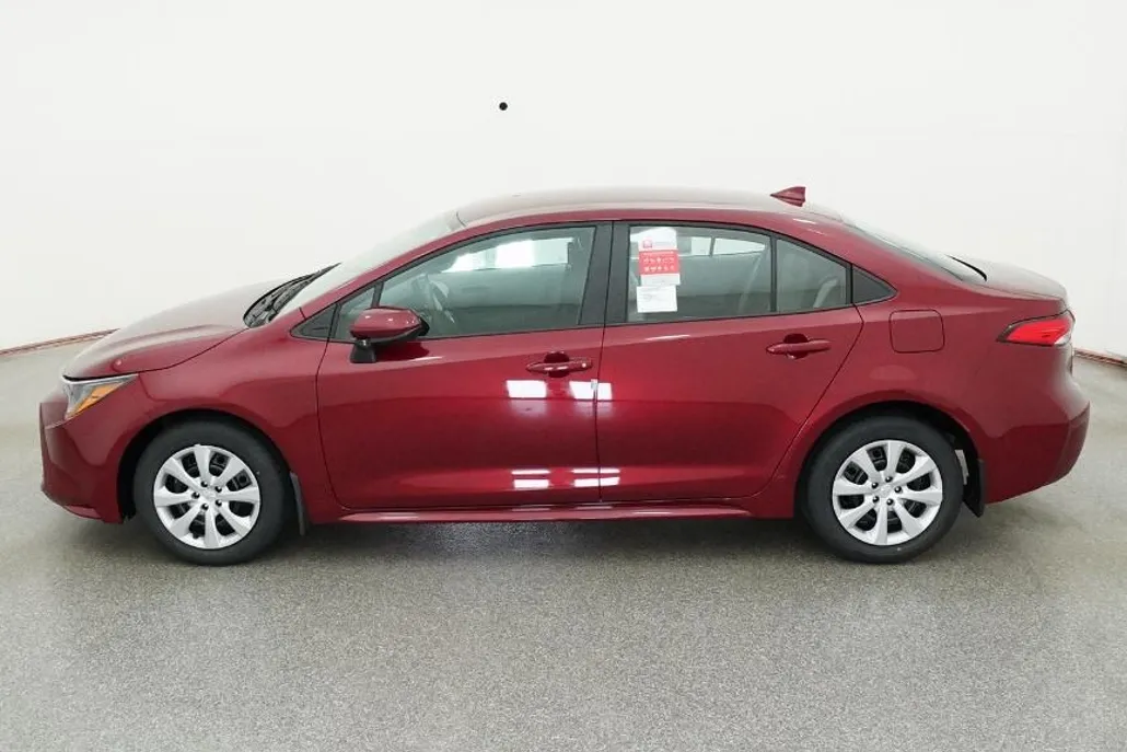 2026 Toyota Corolla LE photo 1