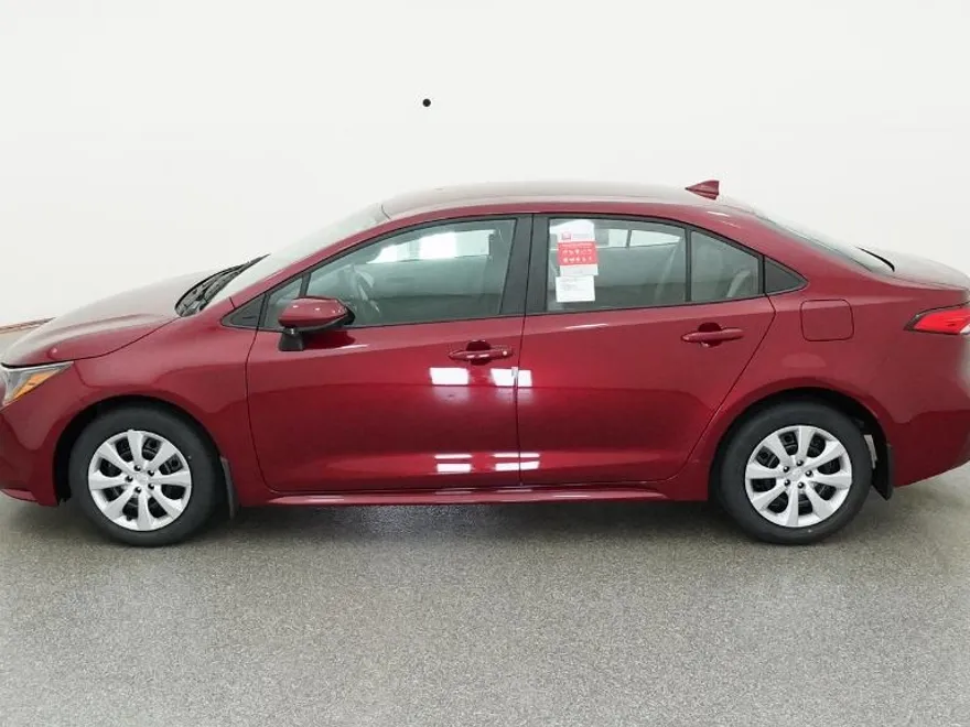 2026 Toyota Corolla LE photo 1