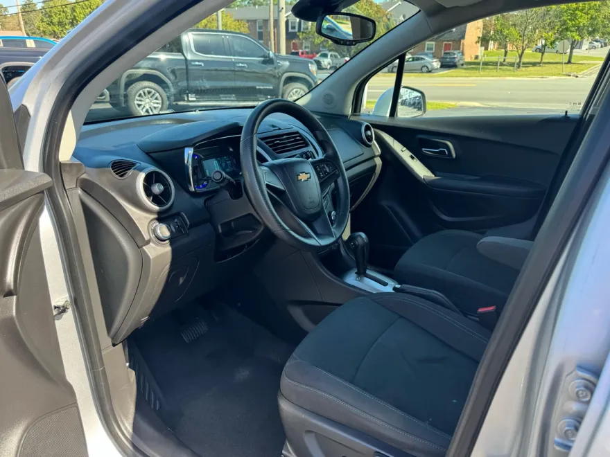 2015 Chevrolet Trax LS photo 1