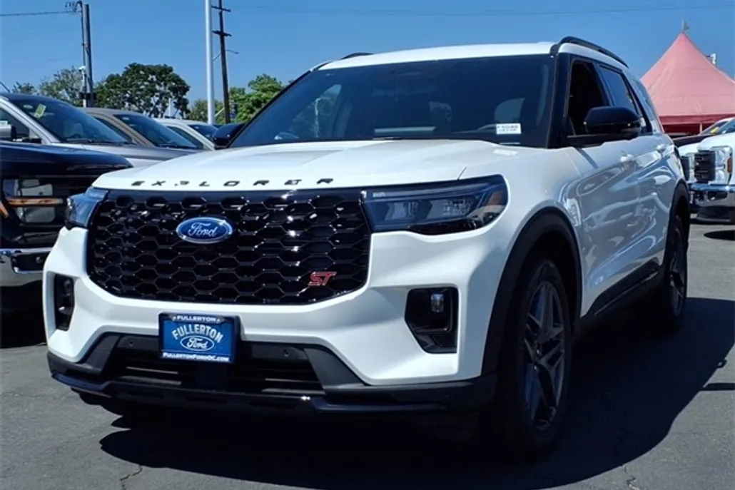 2025 Ford Explorer ST photo 1