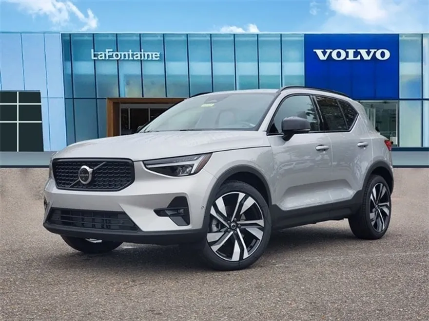 2025 Volvo XC40 Plus photo 1