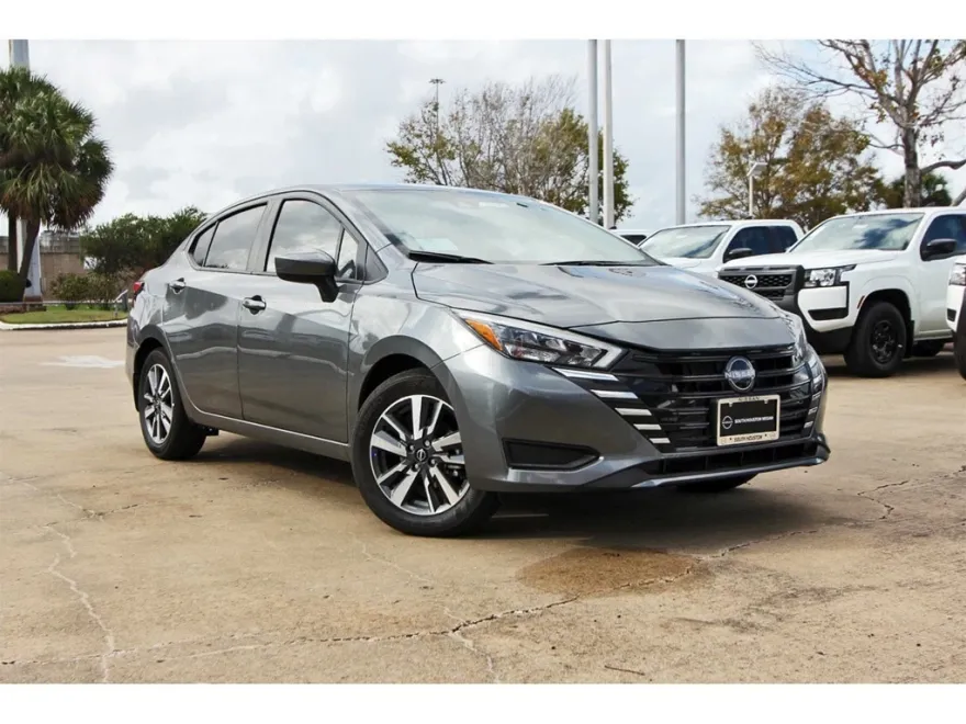 2025 Nissan Versa 1.6 SV photo 1