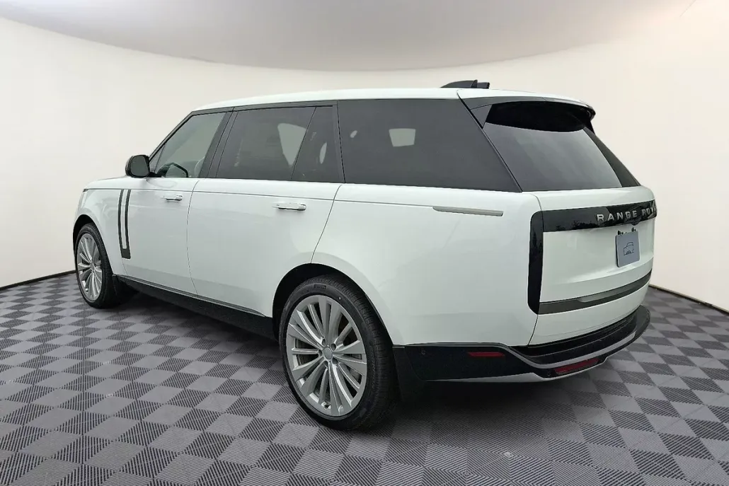 2025 Land Rover Range Rover SE photo 1