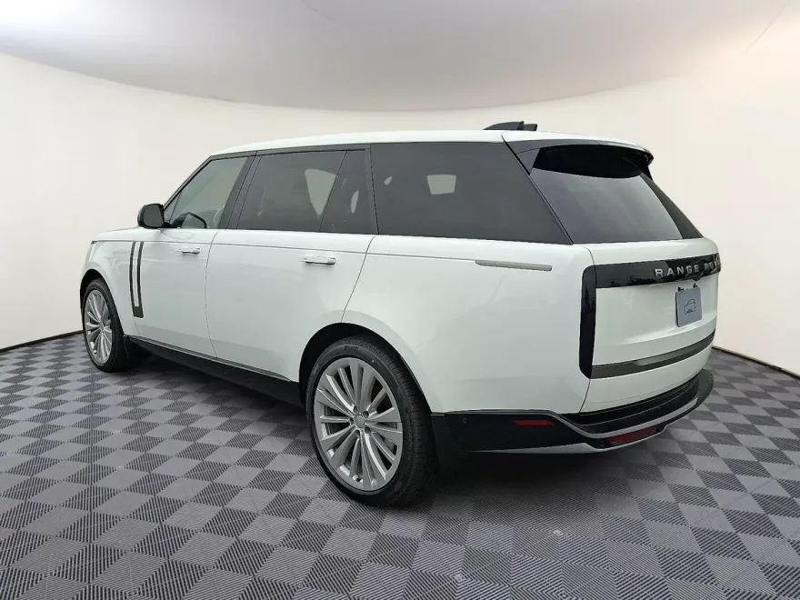 2025 Land Rover Range Rover SE photo 1